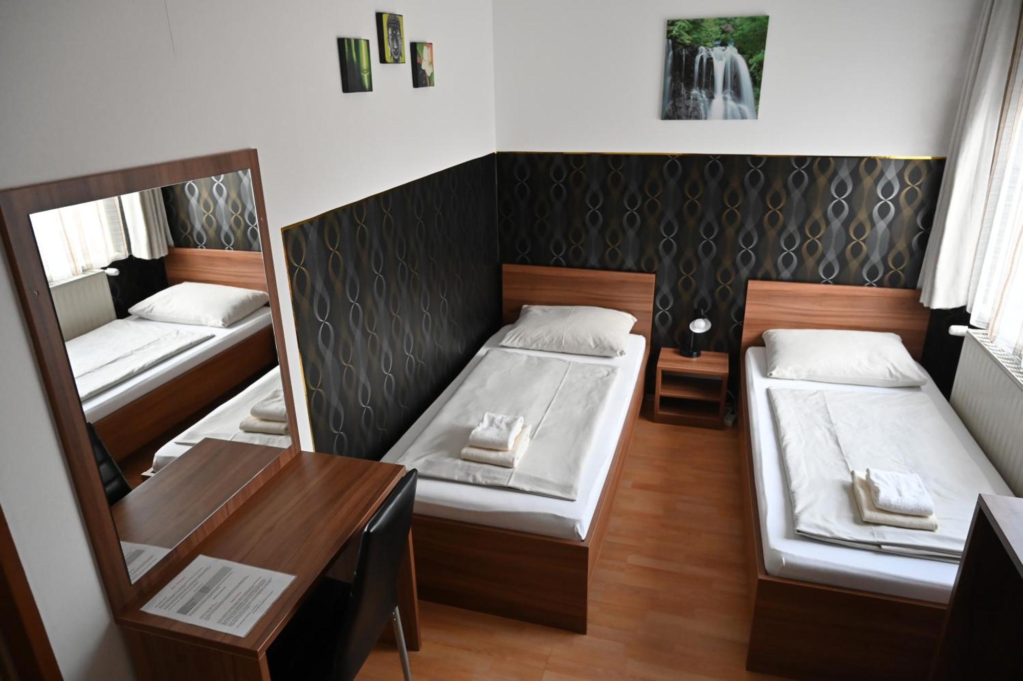 Pension Haus Nova Вінер-Нойштадт Екстер'єр фото
