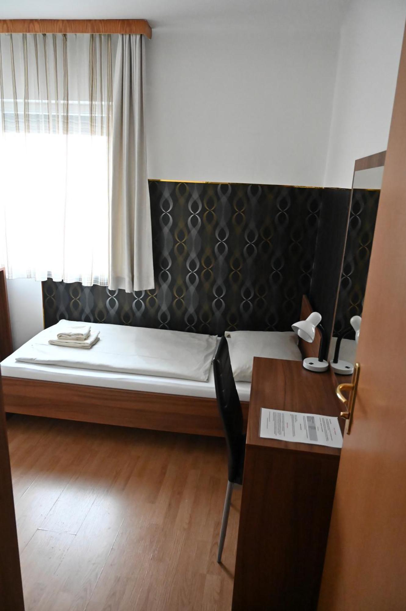 Pension Haus Nova Вінер-Нойштадт Екстер'єр фото