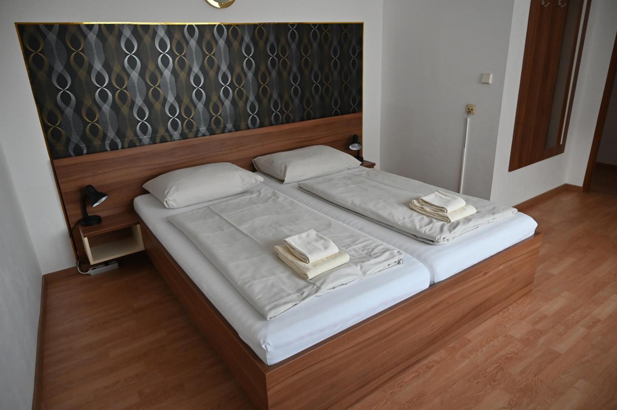 Pension Haus Nova Вінер-Нойштадт Екстер'єр фото