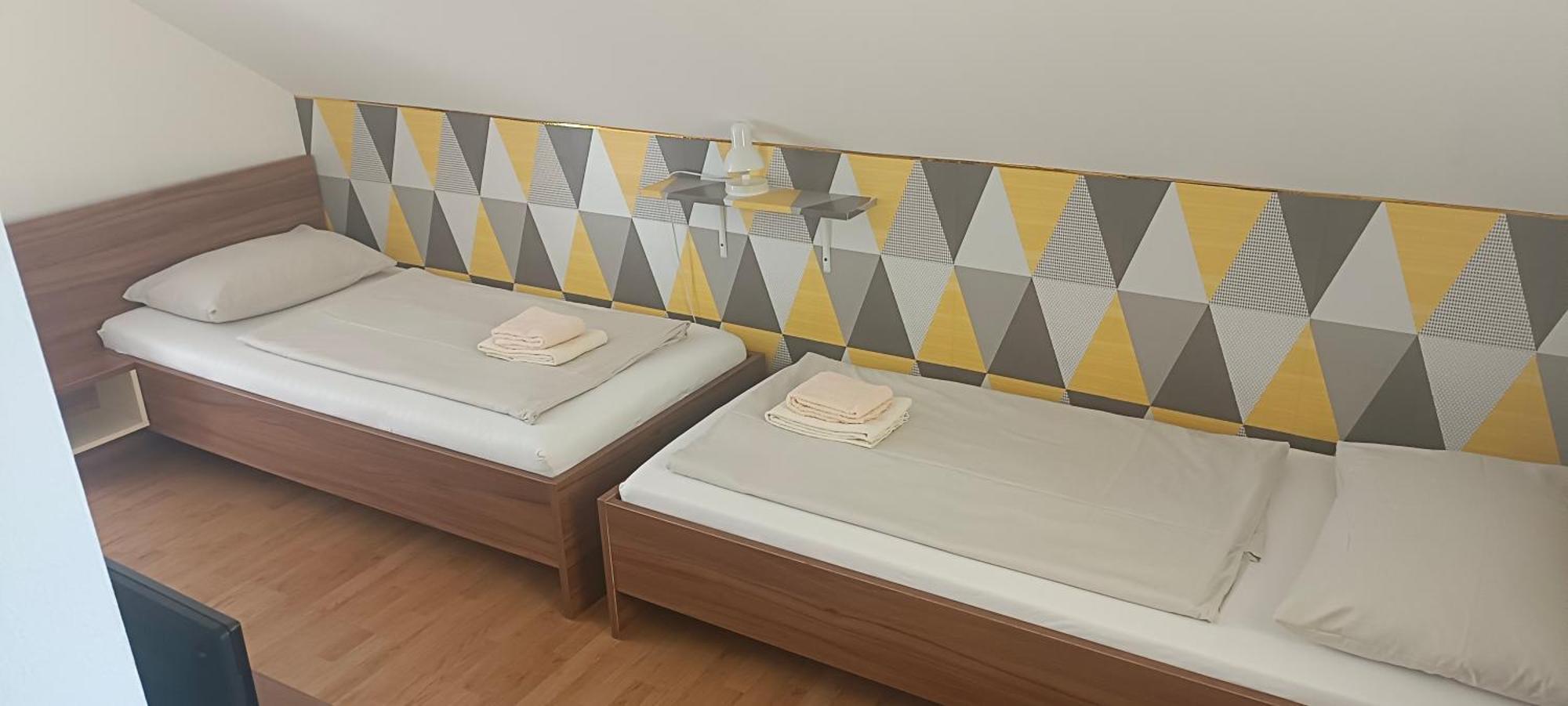 Pension Haus Nova Вінер-Нойштадт Екстер'єр фото